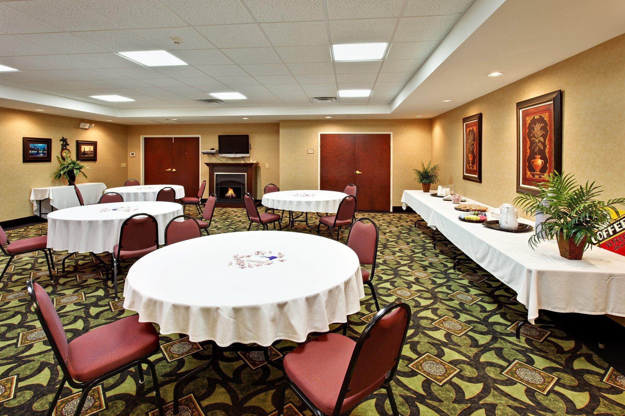Holiday Inn Express Hotel & Suites Kingsport-Meadowview I-26 By Ihg Exterior foto
