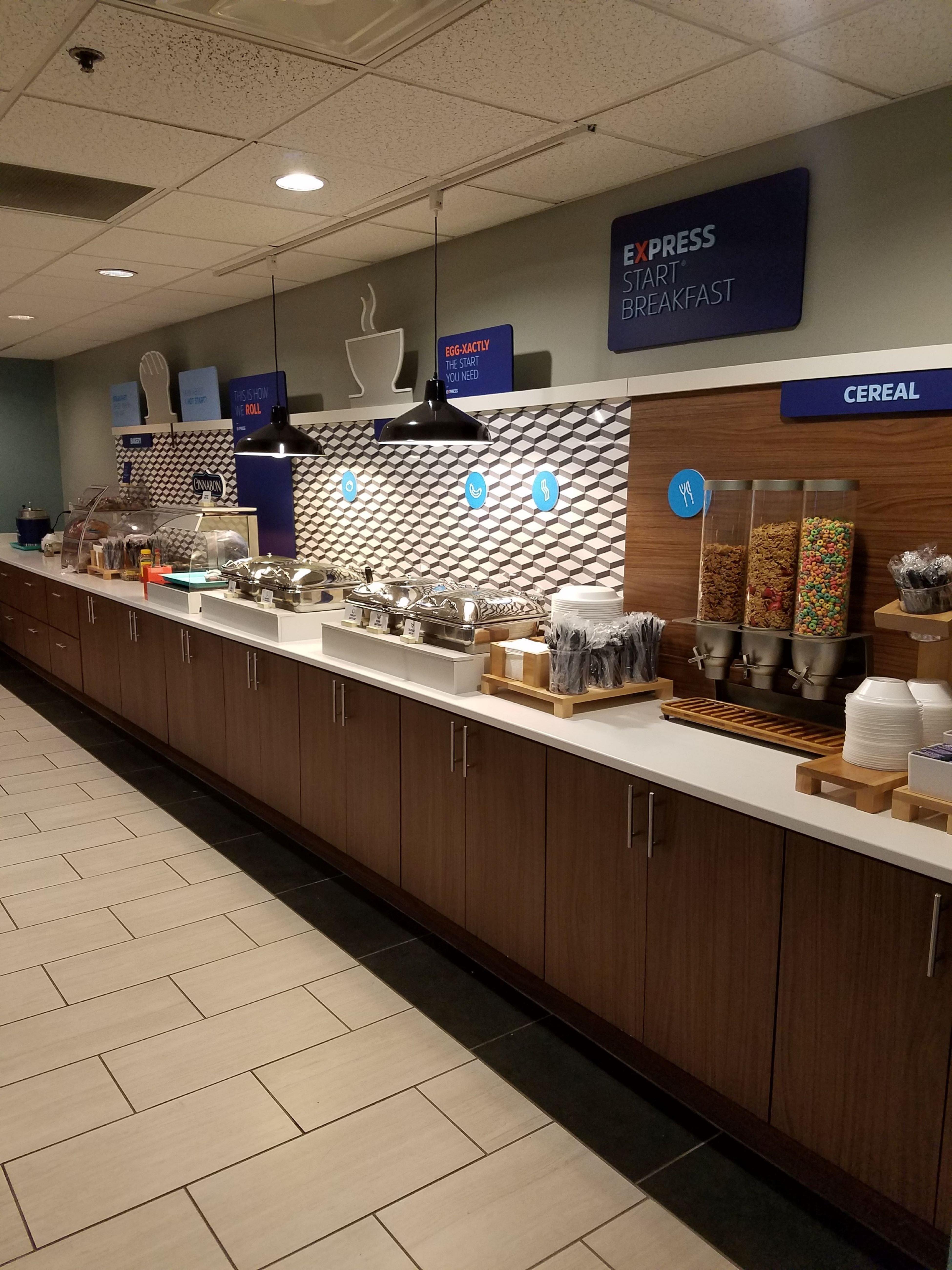 Holiday Inn Express Hotel & Suites Kingsport-Meadowview I-26 By Ihg Exterior foto